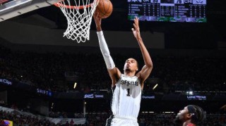 注册入口-8分40秒砍两双！文班亚马创NBA历史最快纪录