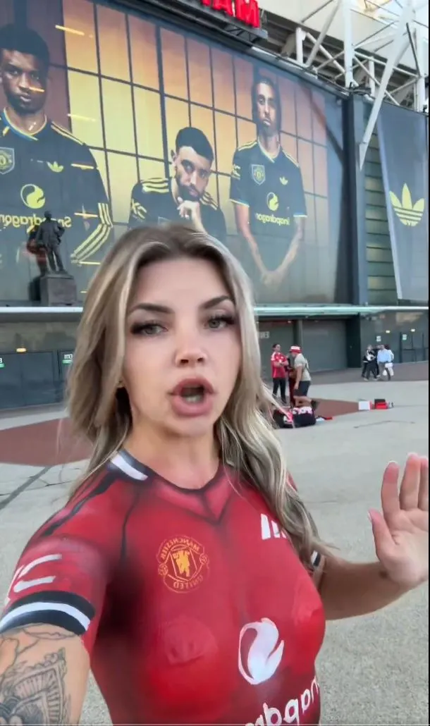 glamorous-man-utd-shania-fan-1017142143.webp
